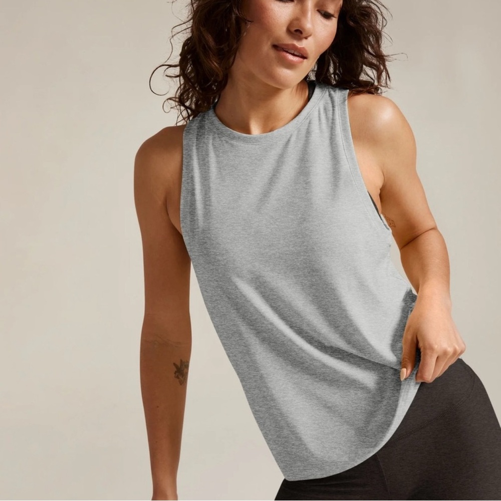 Beyond Yoga Featherweight Rebalance Tank in Silver Mist